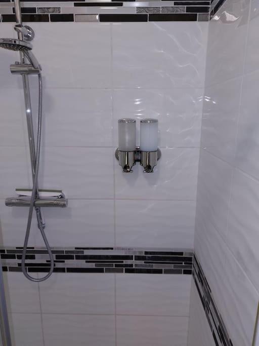 Gite Rdc 42M2 400 M Centre Ville 200 M Gare Tgv Parking Gratuit 250 Places Face Au Logement Arras Exterior foto