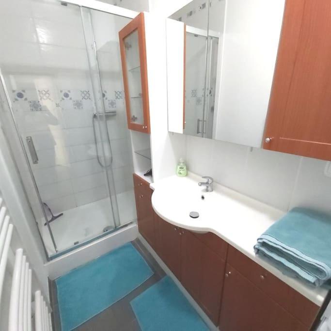 Gite Rdc 42M2 400 M Centre Ville 200 M Gare Tgv Parking Gratuit 250 Places Face Au Logement Arras Exterior foto